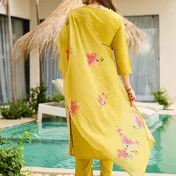 Brand Hill Floral Embroidered Thread Work Straight Kurta With Trousers & Dupatta image 2