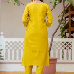 CAPITALHAVEN Women Floral Embroidered Regular Thread Work Kurta with Trousers & With Dupatta image 3