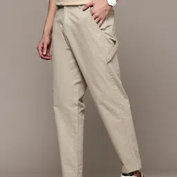 roadster Men Loose Fit Beige Cotton Blend Trousers image 2