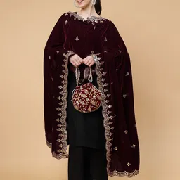 Moda Chales Embroidered Velvet Dupatta with Sequinned image 3
