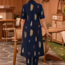 Aaghnya Floral Printed Mandarin Collar Straight Kurta with Trouser image 3