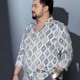 Instafab Plus Men Size Comfort Fit Geometric Printed Spread Collar Casual Shirt image 3