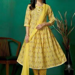 DIVASTRI Women Floral Printed Gotta Patti Pure Cotton Kurta with Trousers & Dupatta-picture-39