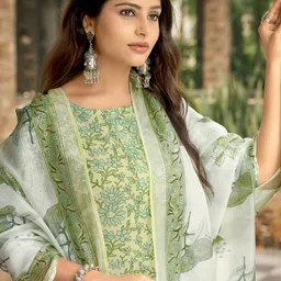 NAINVISH Floral Printed Straight Kurta with Trousers & Dupatta image 2