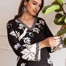 Anouk Black Floral Printed Regular Beads and Stones V-Neck Kurta With Palazzo image 3