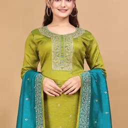 Lyzoo Ethnic Motifs Embroidered Thread Work Pure Silk Kurta with Salwar & With Dupatta image 4