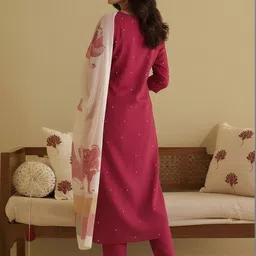 DIVASTRI Geometric Embroidered V-Neck Straight Kurta With Trousers & Dupatta image 2