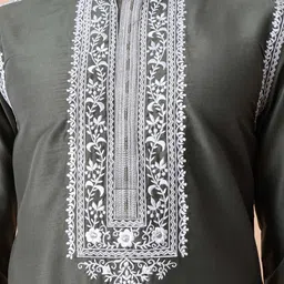 MAAHI FABS Men Floral Embroidered Kurta image 2