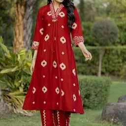 MITTOO Ethnic Motifs Printed Pleated V-Neck A-Line Kurta With Palazzo image 2