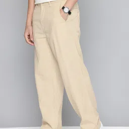 levi's Men Flared Mid Rise Beige Jeans image 2