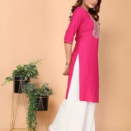Rangita Floral Embellished Notch Neck Straight Kurta image 5