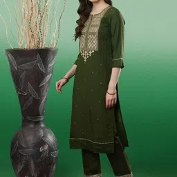 Sangria Floral Yoke Design Sequinned Straight Kurta & Trouser With Dupatta image 3