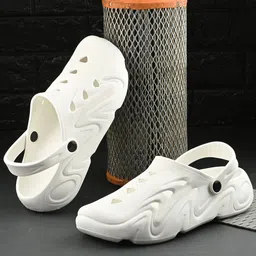 Vellinto Men Self Design Clog-image-93