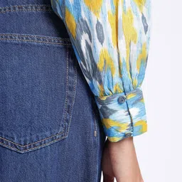 fusion by glitchez Geometric Printed V-Neck Crop Top image 5