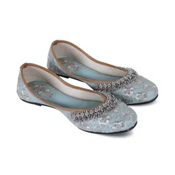 SZN Women Mojaris Flats image 5
