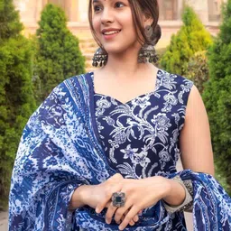 Tashvi's Women Floral Printed Pure Cotton Kurti with Salwar & Dupatta image 2