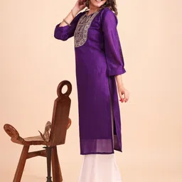 yeoja creation Women Embroidered Silk Blend Straight Kurta image 2