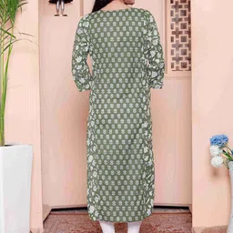 NAVYAAZRI Women Floral Printed Thread Work Kurta image 5