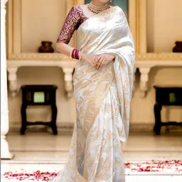 ZIKARAA Woven Design Zari Saree image 3