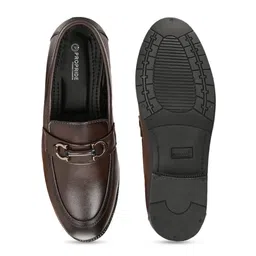 PROPRIDE Men Colourblocked Patent Leather Sneakers image 2