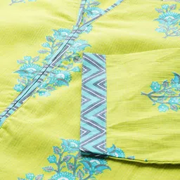 THE FAB FACTORY Women Floral Printed Kurta with Trousers & With Dupatta image 4