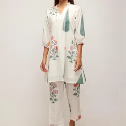 KAUTHAMEE Women Floral Printed Regular Kurti with Trousers image 3