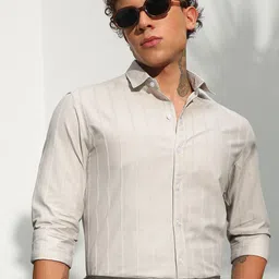 Campus Sutra Men Comfort Spread Collar Solid Cotton Casual Shirt-picture-13