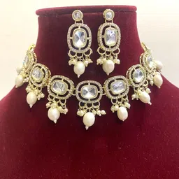 Varnii Gold-Plated Alloy Kundan Jewellery Set image 4