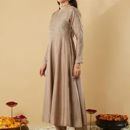 CHANDALIYO Floral Yoke Design Notch Neck Cotton Silk Anarkali Kurta & Trousers & Dupatta image 2