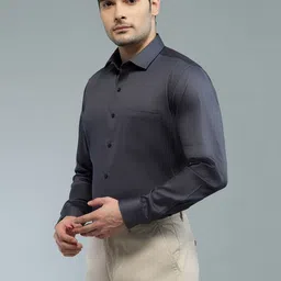 KOMPANION Men Formal Shirt image 4