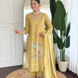 Happy Design Women Floral Printed Kurta with Trousers & Dupatta image 3