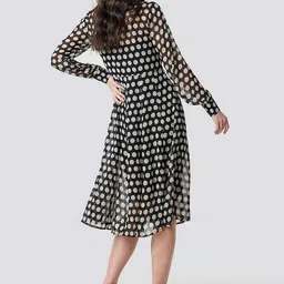 The Roadster Lifestyle Co Printed A-Line Midi Dress image 4