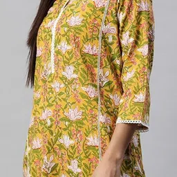 SAK JAIPUR Floral Printed Straight Kurta With Trousers image 3