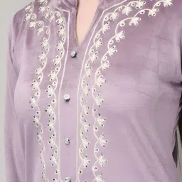 FNOCKS Embroidered Mandarin Collar Thread Work Velvet Straight Kurta With Trousers image 4