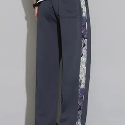 StyleCast x Revolte Men Printed Easy Wash Mid Rise Relexed Fit Trousers image 4