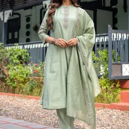 SWEETPEL Floral Embroidered Mandarin Collar Thread Work Kurta With Trousers & Dupatta image 3