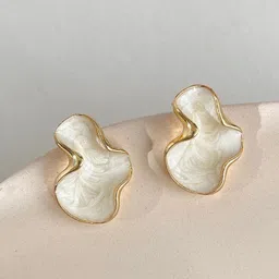 Tipsy closet Gold-Plated Metal Artificial Beads Earrings image 5