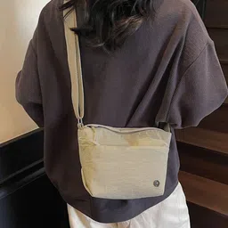 GLOSSY Sling Bag image 4