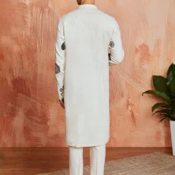 VASTRAMAY Ethnic Motifs Block Printed Mandarin Collar Straight Kurta with Trousers image 4