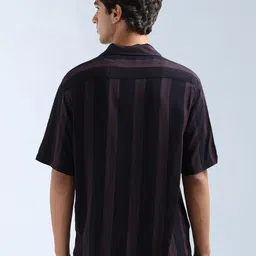 Flying Machine Men Relaxed Fit Vertical Striped Cuban Collar Casual Shirt image 5