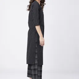 Vishudh Striped Round Neck Three-Quarter Sleeves Pure Cotton Straight Kurta image 4