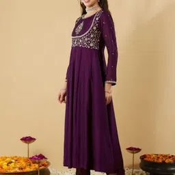 NIZA FASHION Floral Yoke Design Sequinned Pure Silk Kurta With Trousers & Dupatta image 4