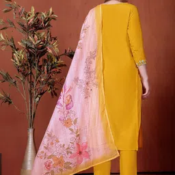 CANIZZARO Women Floral Embroidered Regular Thread Work Kurta with Trousers & With Dupatta image 2