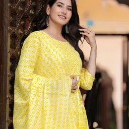 JAIPURI COLLECTION Women Ethnic Motifs Printed Cotton Kurta with Trousers & Dupatta image 5