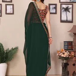 DIVASTRI Women Green Poly Georgette Digital Print Saree image 2