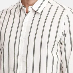 Campus Sutra Men Comfort Spread Collar Striped Cotton Casual Shirt image 2