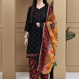 Rajnandini Floral Printed V-Neck Kurta With Trousers & Dupatta-picture-3