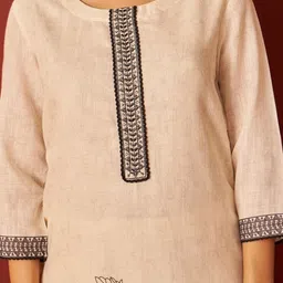 Indo Era Women Floral Printed Regular Thread Work Linen Kurta with Trousers & With Dupatta image 3