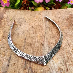 Anouk Women's Handmade Silver-Plated Oxidized Collar Choker Necklace image 4