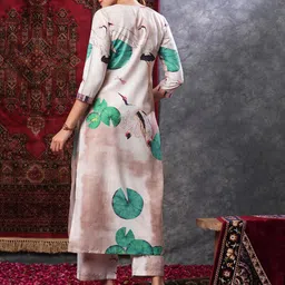 DIVASTRI Animal Printed V-Neck Straight Kurta With Trouser image 5